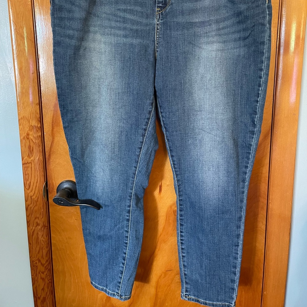 Levi’s signature modern skinny crop